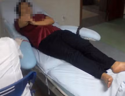 Còn cô S. vừa hiến máu lấy tiền, đang nghỉ ngơi lặng lẽ