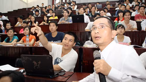 Một buổi học của sinh viên lớp 2011 hệ liên thông cao đẳng lên đại học ngành CNTT tại Trường ĐH Khoa học tự nhiên (ĐHQG TP.HCM)