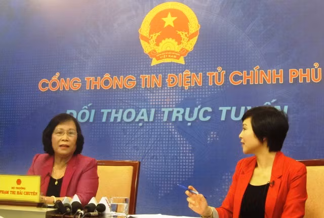Bộ trưởng Phạm Thị Hải Chuyền trả lời trực tuyến với nhân dân cả nước sáng nay tại Cổng thông tin điện tử Chính phủ. Ảnh Xuân Trung Bộ trưởng Phạm Thị Hải Chuyền trả lời trực tuyến với nhân dân cả nước sáng nay tại Cổng thông tin điện tử Chính phủ. Ảnh Xuân Trung