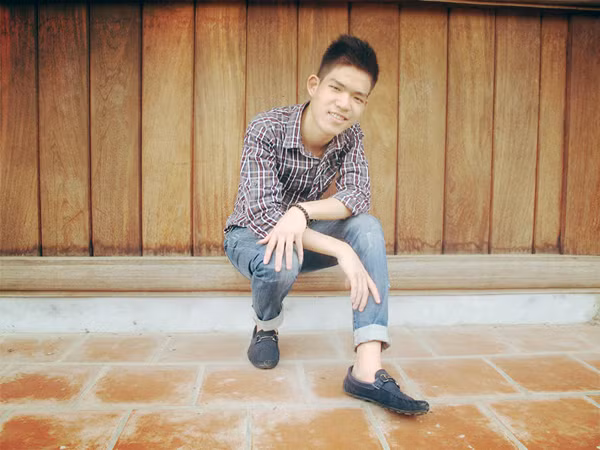Thủ khoa HV Công nghệ Bưu chính Viễn thông Bùi Chí Hướng không đầu hàng trước số phận. Thủ khoa HV Công nghệ Bưu chính Viễn thông Bùi Chí Hướng không đầu hàng trước số phận.