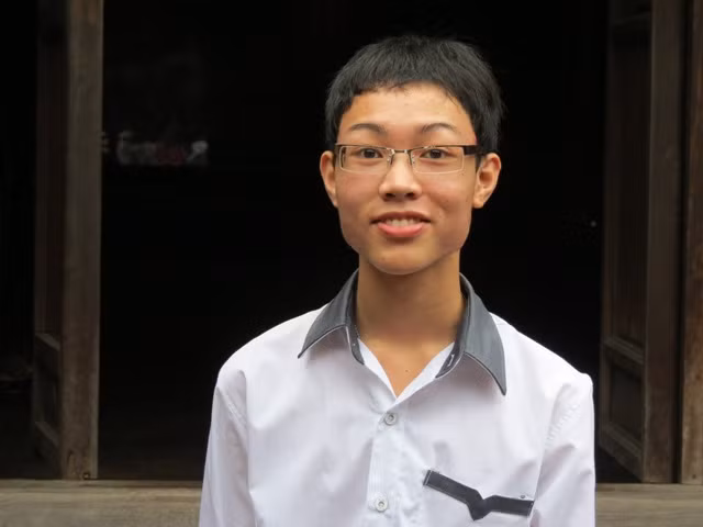 Em Trần Thanh Quang, học sinh Trường THPT chuyên Lê Hồng Phong (Nam Định) trong ngày vinh danh học sinh giỏi môn Lịch sử. Ảnh Xuân Trung Em Trần Thanh Quang, học sinh Trường THPT chuyên Lê Hồng Phong (Nam Định) trong ngày vinh danh học sinh giỏi môn Lịch sử. Ảnh Xuân Trung