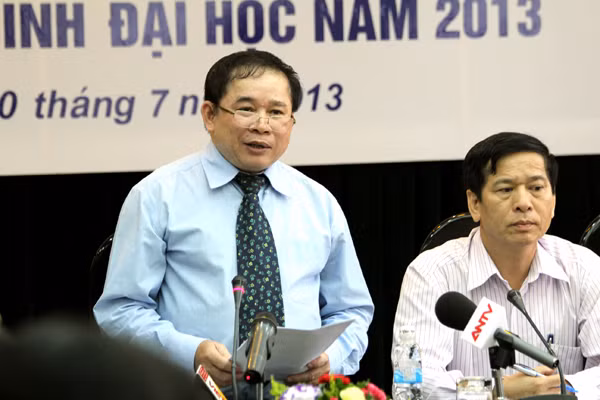 Thứ trưởng Bộ GD&ĐT Bùi Văn Ga khẳng định, từ nay tới 2015 cơ bản vẫn thi ba chung. Ảnh Xuân Trung Thứ trưởng Bộ GD&ĐT Bùi Văn Ga khẳng định, từ nay tới 2015 cơ bản vẫn thi ba chung. Ảnh Xuân Trung