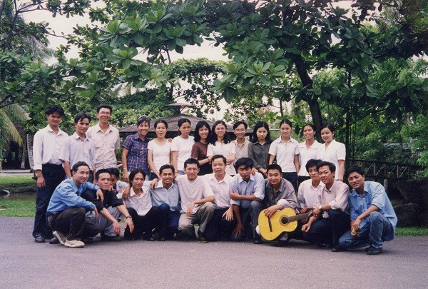 Anh Nguyễn Văn Phước cùng các bạn trẻ First News - Trí Việt lúc thành lập Anh Nguyễn Văn Phước cùng các bạn trẻ First News - Trí Việt lúc thành lập