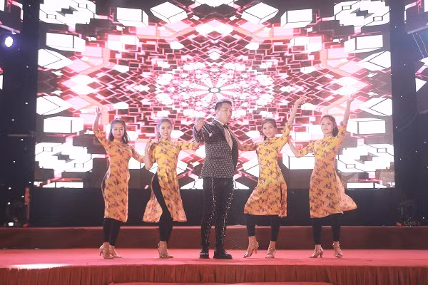 Nam ca sĩ Châu Khải Phong