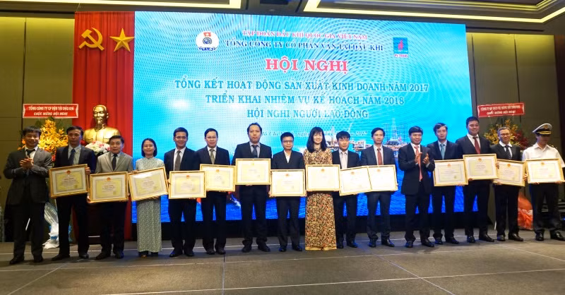 Trao bằng khen của Bộ Công Thương cho các tập thể vá các cá nhân