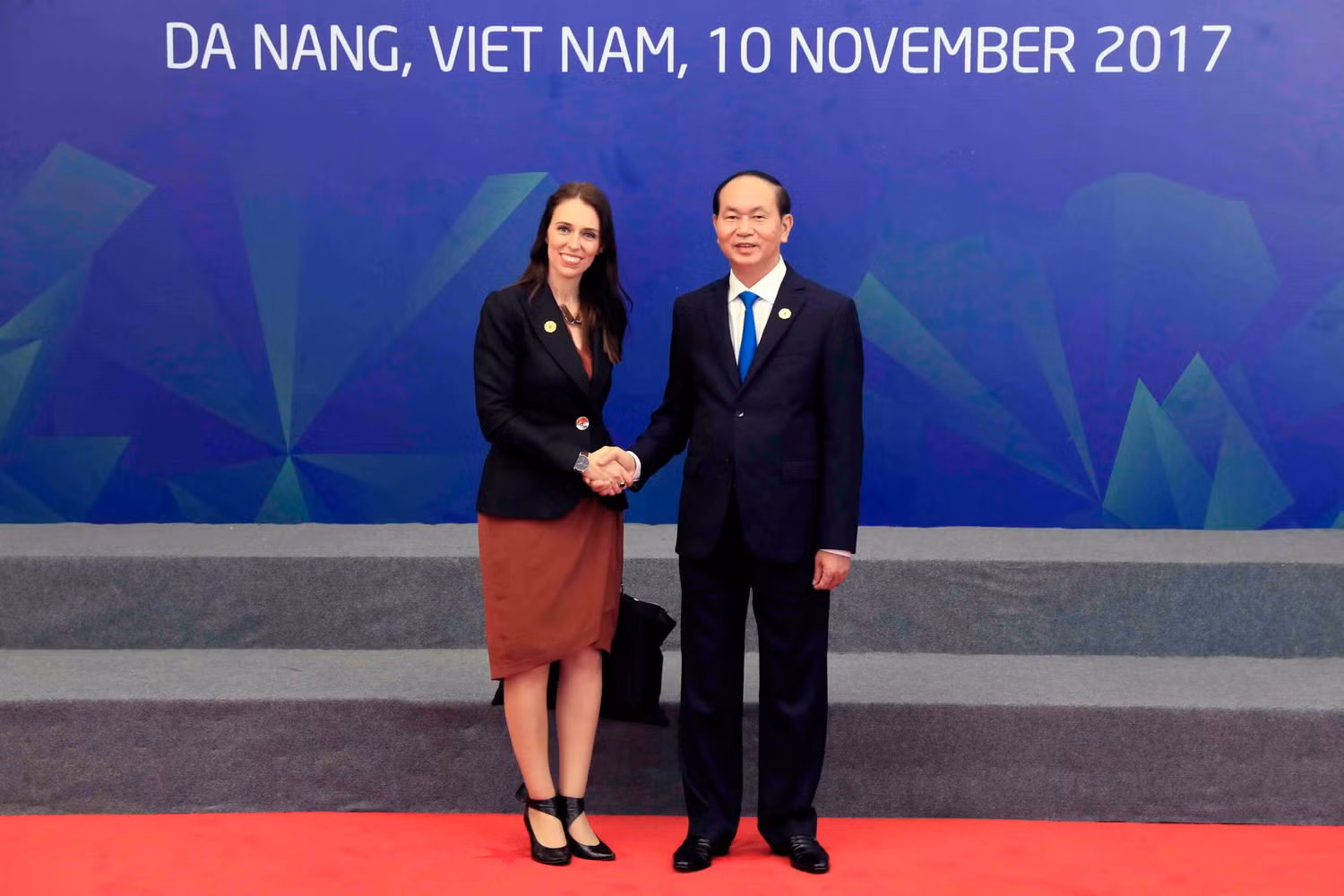 Chủ tịch nước Trần Đại Quang đón Thủ tướng New Zealand Jacinda Ardern. Chủ tịch nước Trần Đại Quang đón Thủ tướng New Zealand Jacinda Ardern.