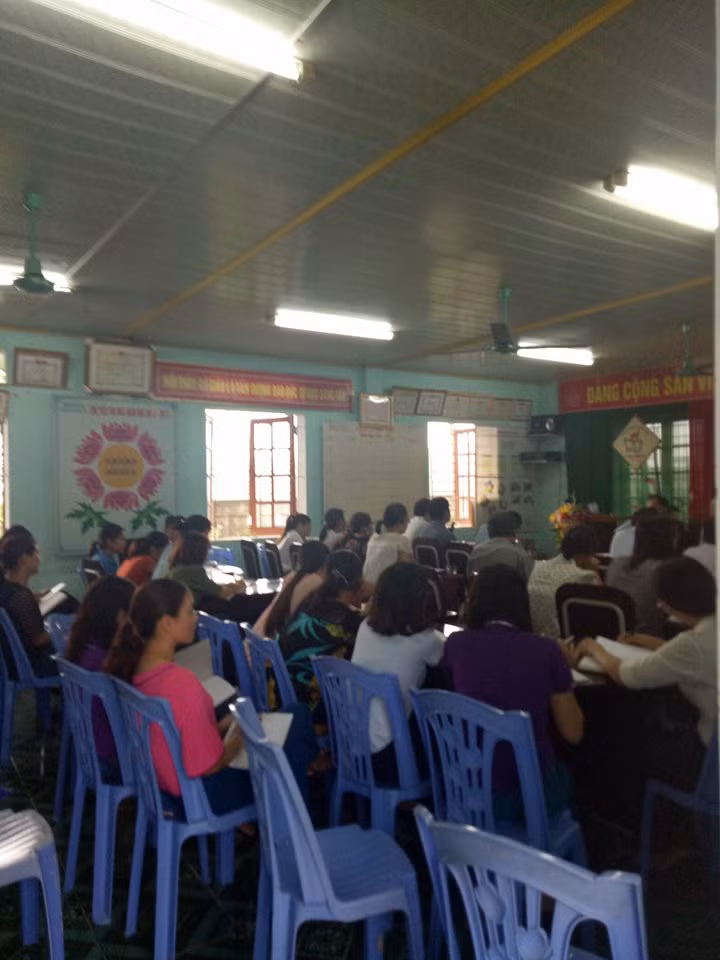 Cuộc họp công bố kết quả xác minh tại Trường Mầm non Thụ Lộc. Ảnh: Cô Phan Thị Cẩm cung cấp.