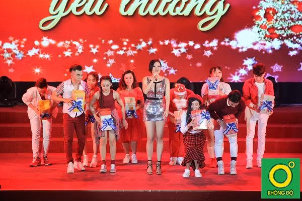 Chương trình ca nhạc là một món quà Giáng sinh mà Trà Xanh Không Độ muốn gửi đến khán giả xem đài. Chương trình ca nhạc là một món quà Giáng sinh mà Trà Xanh Không Độ muốn gửi đến khán giả xem đài.