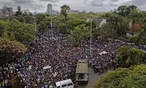 Người dân Zimbabwe xuống đường tuần hành đòi ông Mugabe từ chức (Ảnh: AP) Người dân Zimbabwe xuống đường tuần hành đòi ông Mugabe từ chức (Ảnh: AP)