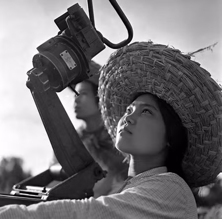 Lực lượng dân quân Hà Nội nêu cao cảnh giác, ngày đêm luyện tập, sẵn sàng bắn rơi máy bay Mỹ. Ảnh: Văn Sắc/TTXVN. Lực lượng dân quân Hà Nội nêu cao cảnh giác, ngày đêm luyện tập, sẵn sàng bắn rơi máy bay Mỹ. Ảnh: Văn Sắc/TTXVN.