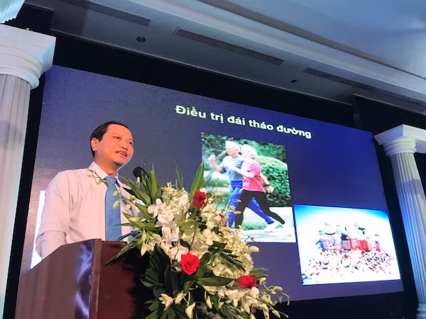 Tiến sĩ, Bác sĩ Phan Hữu Hên chia sẻ cách thiết lập chế độ dinh dưỡng theo thể trạng của từng bệnh nhân, hỗ trợ kiểm soát đường huyết tốt nhất.
