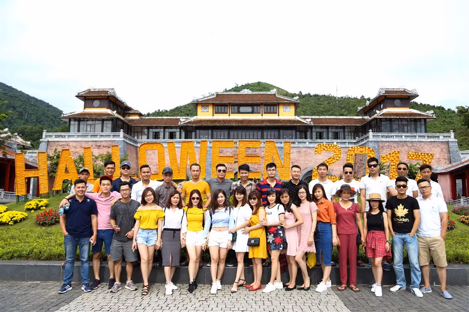 Thậm chí, nhiều nhóm khách còn chủ động đặt trước tour du lịch tới Sun World Ba Na Hills đúng dịp chính hội.