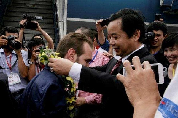 Anh Phước mời Nick Vujicic về Việt Nam để truyền lửa, mong chữa lành khuyết tật tâm hồn cho những người lành lặn 2013 Anh Phước mời Nick Vujicic về Việt Nam để truyền lửa, mong chữa lành khuyết tật tâm hồn cho những người lành lặn 2013