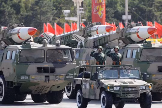 Lực lượng tên lửa của Trung Quốc trong một lễ duyệt binh (Ảnh: Reuters)