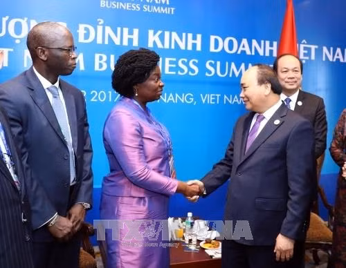 Thủ tướng Chính phủ Nguyễn Xuân Phúc tiếp bà Victoria Kwakwa, Phó Chủ tịch Ngân hàng Thế giới phụ trách khu vực Đông Á - Thái Bình Dương, tại Trung tâm Hội nghị Ariyana, thành phố Đà Nẵng. Ảnh: TTXVN