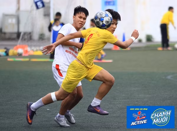 Với chiến thắng ở bán kết, trường Trung học phổ thông Nguyễn Thị Minh Khai đang tiến gần hơn đến chiếc cúp vô địch Với chiến thắng ở bán kết, trường Trung học phổ thông Nguyễn Thị Minh Khai đang tiến gần hơn đến chiếc cúp vô địch