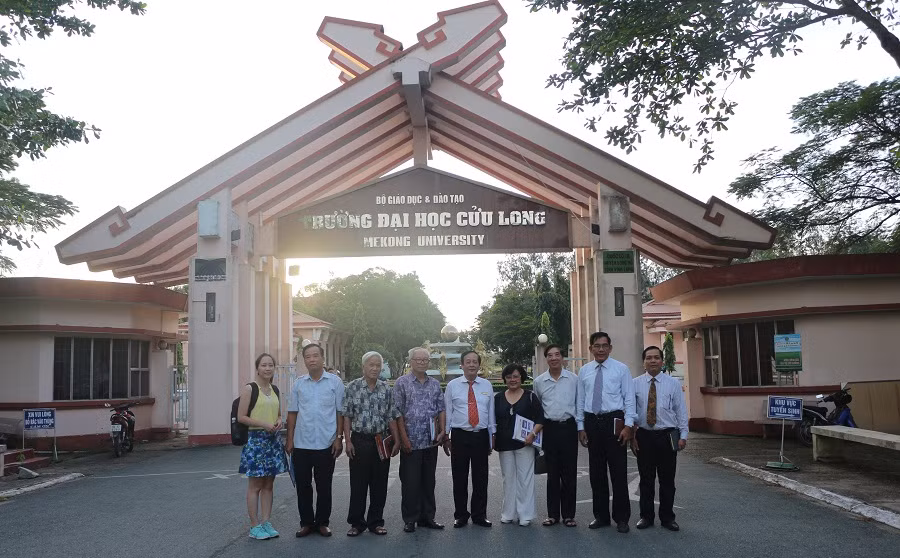 Nội dung của buổi làm việc là trao đổi những vấn đề thuận lợi của các trường đại học trong việc thực hiện Luật Giáo dục đối với các trường đại học Nội dung của buổi làm việc là trao đổi những vấn đề thuận lợi của các trường đại học trong việc thực hiện Luật Giáo dục đối với các trường đại học