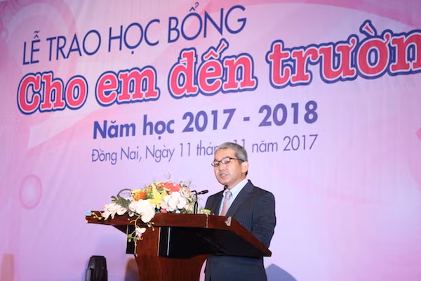 Ông Keiji Kaneko – Tổng Giám đốc công ty Ajinomoto Việt Nam phát biểu tại buổi lễ trao học bổng. Ông Keiji Kaneko – Tổng Giám đốc công ty Ajinomoto Việt Nam phát biểu tại buổi lễ trao học bổng.