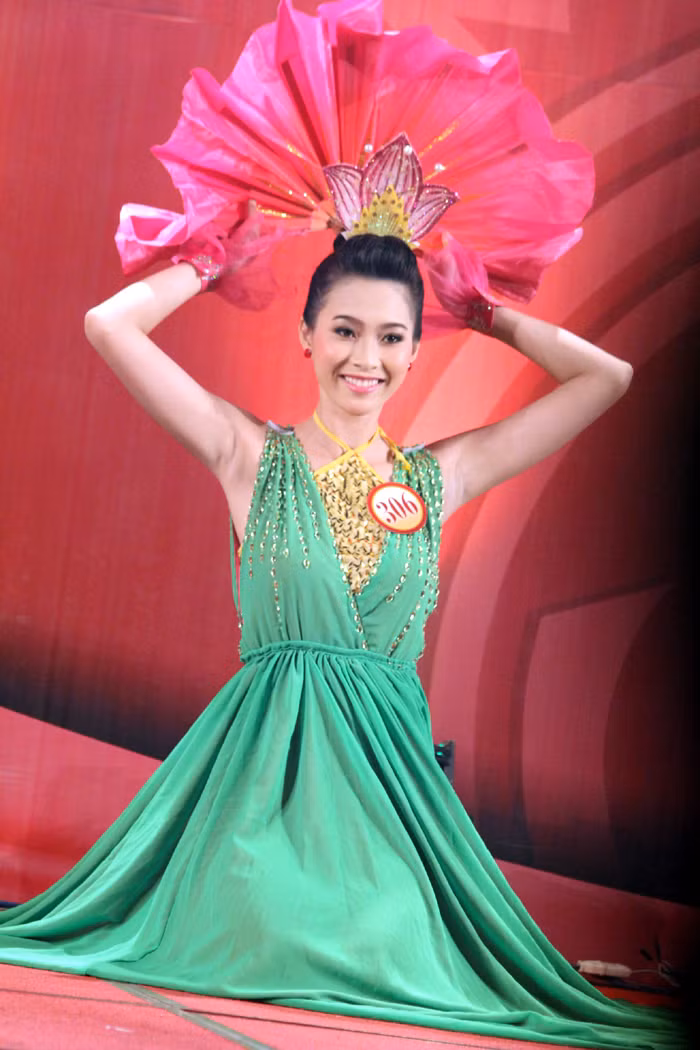 Thu Thảo cao 1m73, số đo 3 vòng: 83- 60- 90.