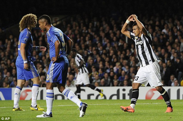 Vidal giúp Juve nuôi lại hi vọng có điểm.