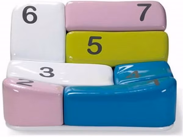 1. Chiếc ghế sofar của Simone Micheli Bạn sẽ có một giấc mơ tuyệt vời với những con số bay nhảy chỉ bằng một chiếc ghế ngồi có phong cách thiết kế độc đáo được lấy cảm hứng từ một bàn phím máy tính do Simon Micheli sáng tạo ra. Chiếc ghế này sẽ đem đến cho bạn cảm giác bạn đang online hay đang gửi mail. Với khung làm bằng gỗ dán và gỗ thông chắc chắn, chiếc ghế này được bọc một lớp nhựa bóng và nhồi bông rất êm bên trong. Bạn sẽ rất khó lòng để đứng dậy được một khi đã ngồi lên chiếc ghế độc đáo này.