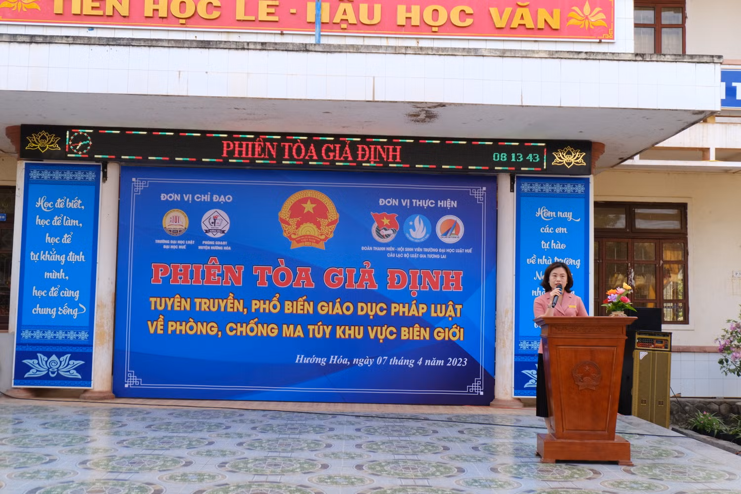Trưởng phòng Giáo dục và Đào tạo huyện Hướng Hóa phát biểu . Ảnh: LC