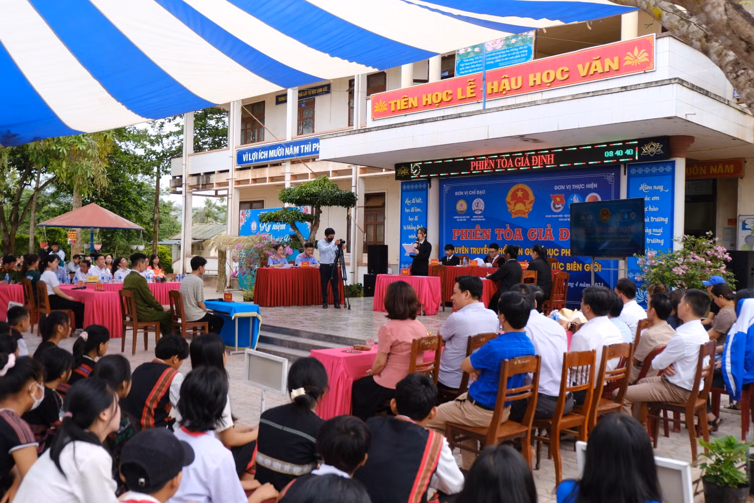 Toàn cảnh "Phiên tòa giả định" tại Trường Tiểu học và Trung học co sở A Túc. Ảnh: LC