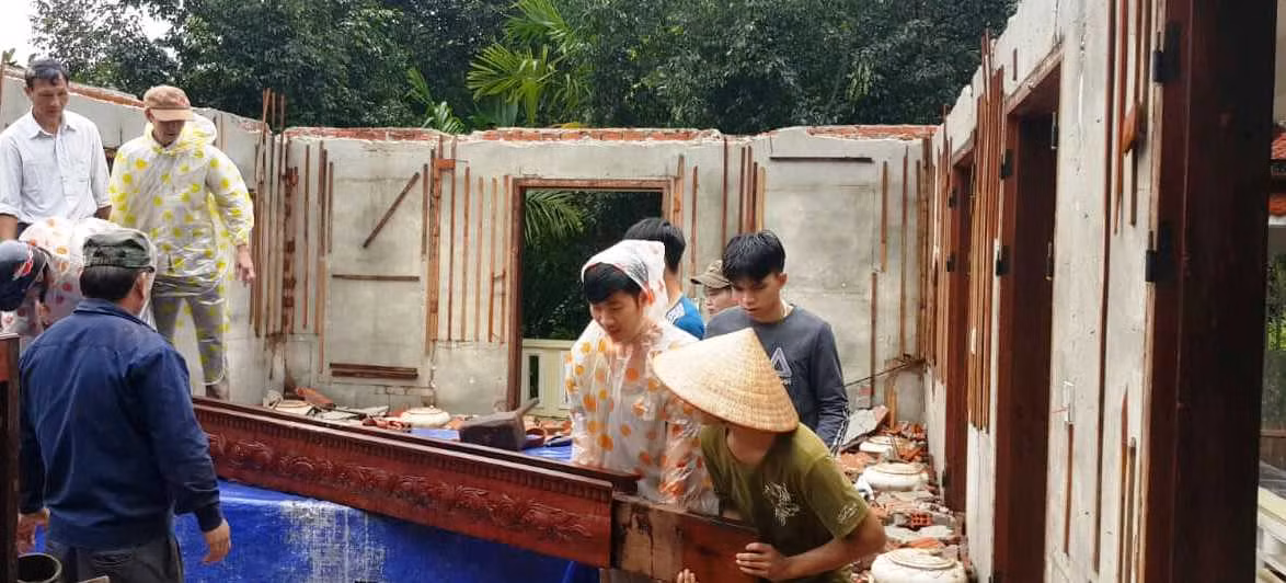 Khu biệt phủ này từng gây xôn xao dư luận vì nó được xây dựng trái phép trên phần đất rừng.
