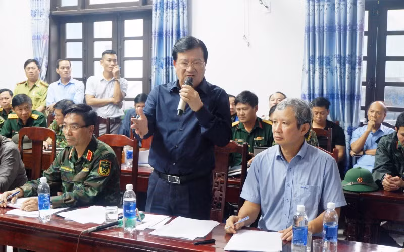 Phó Thủ tướng Trịnh Đình Dũng chỉ đạo công tác cứu hộ, cứu nạn ở Thủy điện Rào Trăng 3 và Trạm kiểm lâm số 7. ảnh: Báo Nhân dân. Phó Thủ tướng Trịnh Đình Dũng chỉ đạo công tác cứu hộ, cứu nạn ở Thủy điện Rào Trăng 3 và Trạm kiểm lâm số 7. ảnh: Báo Nhân dân.