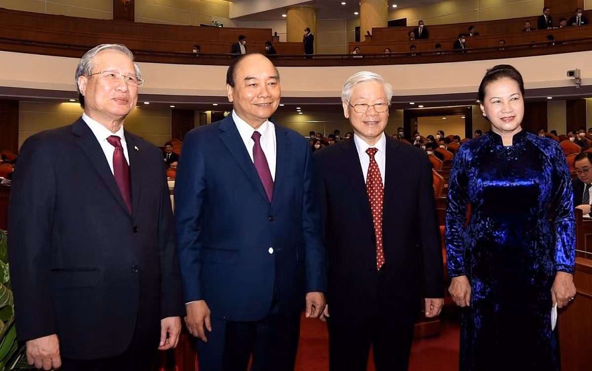 Tổng Bí thư, Chủ tịch nước Nguyễn Phú Trọng, Thủ tướng Chính phủ Nguyễn Xuân Phúc, Chủ tịch Quốc hội Nguyễn Thị Kim Ngân và Thường trực Ban Bí thư Trần Quốc Vượng tại phiên khai mạc Hội nghị Trung ương 14 khóa XII. - Ảnh: VGP/Nhật Bắc.
