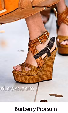Kiểu sandal dây tết sành điệu. Kiểu sandal dây tết sành điệu.