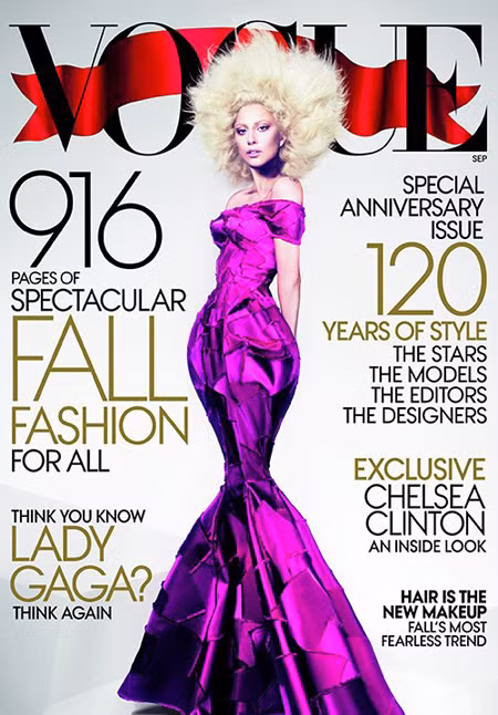 Vẫn là phong cách "dị" của Lady Gaga trên trang bìa của Tạp chí Vogue ấn phẩm tại Mỹ.