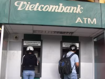 Bất ngờ thực hiện thu phí chuyển khoản nội mạng Vietcombank gây bức xúc cho khách hàng Bất ngờ thực hiện thu phí chuyển khoản nội mạng Vietcombank gây bức xúc cho khách hàng