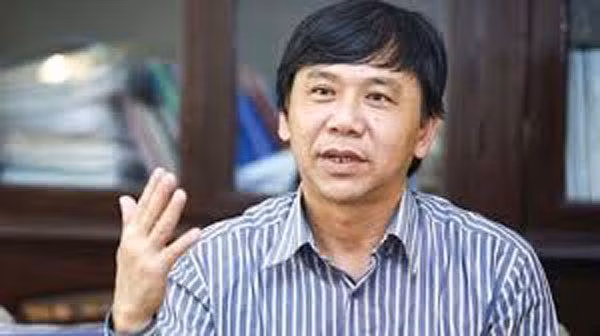 Phó giáo sư, Tiến sĩ Phạm Trung Lương Nguyên Phó Viện trưởng Viện Nghiên cứu phát triển Du lịch: Việc đổ vốn khủng xây dựng những siêu dự án tâm linh cần phải được xem xét thận trọng, vì đó là biểu hiện của sự đầu tư bất thường. Lẽ thường, không ai kinh doanh trên lĩnh vực tâm linh. Cũng không thể có chuyện doanh nghiệp chấp nhận bỏ “tiền tấn” ra đầu tư mà không có lãi. Do đó, hoàn toàn có cơ sở nghi vấn về nguồn tiền và mục đích đầu tư vào những công trình này từ đâu? Từ góc độ quản lý nguồn lực của đất nước, trong bối cảnh hiện nay việc dành hàng nghìn ha đất cho nhà đầu tư một dự án tâm linh thật quá lãng phí, cần xem xét lại. Hiện, khung pháp luật vẫn chưa có quy định cụ thể về dự án tâm linh. Vì vậy, đang có sự lách luật, lợi dụng núp bóng dự án tâm linh để kinh doanh. Thực tế chứng minh tại những dự án này, diện tích xây chùa chỉ chiếm một phần, còn lại để dành cho các dự án nghỉ dưỡng, sòng bài. Phó giáo sư, Tiến sĩ Phạm Trung Lương Nguyên Phó Viện trưởng Viện Nghiên cứu phát triển Du lịch: Việc đổ vốn khủng xây dựng những siêu dự án tâm linh cần phải được xem xét thận trọng, vì đó là biểu hiện của sự đầu tư bất thường. Lẽ thường, không ai kinh doanh trên lĩnh vực tâm linh. Cũng không thể có chuyện doanh nghiệp chấp nhận bỏ “tiền tấn” ra đầu tư mà không có lãi. Do đó, hoàn toàn có cơ sở nghi vấn về nguồn tiền và mục đích đầu tư vào những công trình này từ đâu? Từ góc độ quản lý nguồn lực của đất nước, trong bối cảnh hiện nay việc dành hàng nghìn ha đất cho nhà đầu tư một dự án tâm linh thật quá lãng phí, cần xem xét lại. Hiện, khung pháp luật vẫn chưa có quy định cụ thể về dự án tâm linh. Vì vậy, đang có sự lách luật, lợi dụng núp bóng dự án tâm linh để kinh doanh. Thực tế chứng minh tại những dự án này, diện tích xây chùa chỉ chiếm một phần, còn lại để dành cho các dự án nghỉ dưỡng, sòng bài.