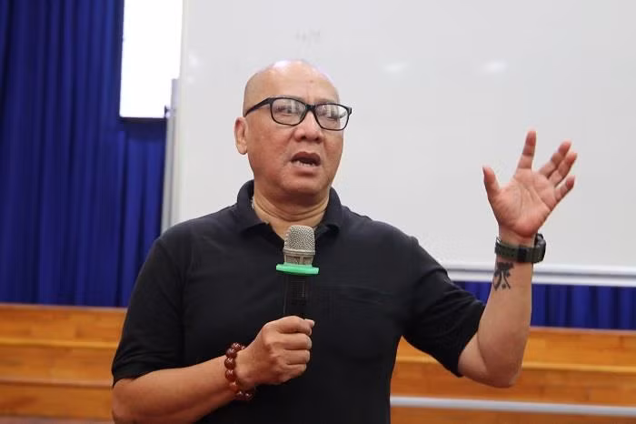 Tiến sĩ Dương Ngọc Dũng, giảng viên khoa Triết học Trường đại học Khoa học Xã hội và Nhân văn Thành phố Hồ Chí Minh. Tiến sĩ Dương Ngọc Dũng, giảng viên khoa Triết học Trường đại học Khoa học Xã hội và Nhân văn Thành phố Hồ Chí Minh.