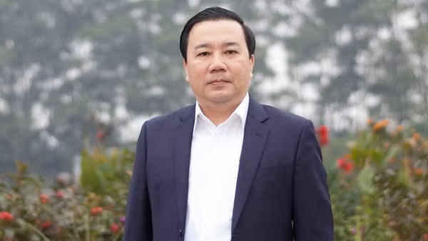 Giám đốc Sở Giáo dục và Đào tạo Hà Nội Chử Xuân Dũng, ký quyết định về việc thành lập đoàn kiểm tra điều kiện tuyển sinh vào lớp 10, năm học 2019 - 2020 (Ảnh minh họa: giaoducthudo.com.vn).