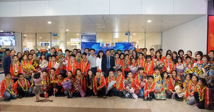 Lãnh đạo Sở đón Đoàn.