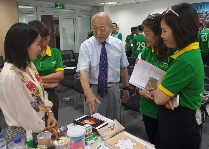 Bác sĩ CKI Trần Thị Minh Nguyệt cùng các bác sĩ của NutiFood trao đổi thêm với bác sĩ Ryoichi tại buổi tập huấn. Bác sĩ CKI Trần Thị Minh Nguyệt cùng các bác sĩ của NutiFood trao đổi thêm với bác sĩ Ryoichi tại buổi tập huấn.