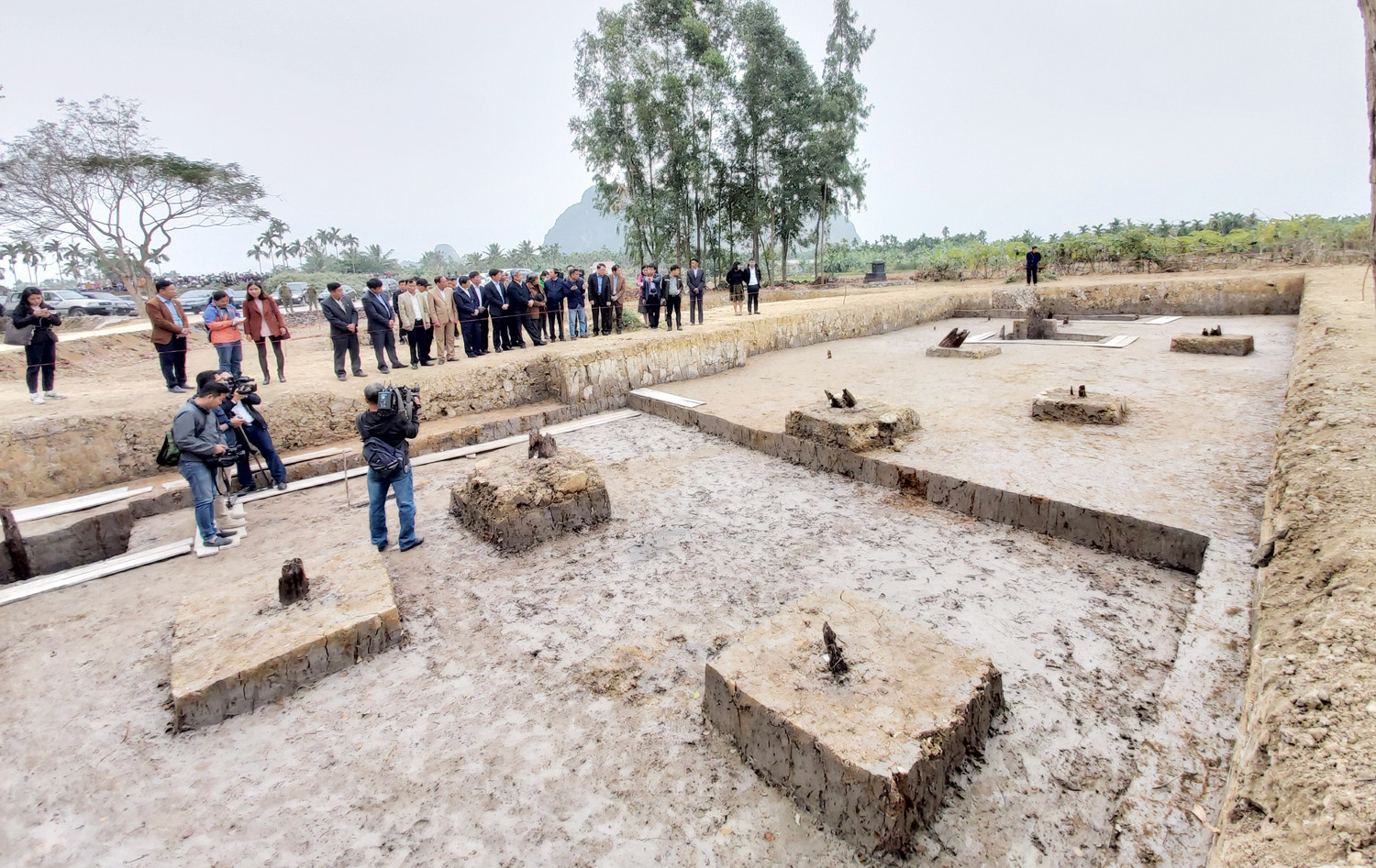Bãi cọc Cao Quỳ (xã Liên Khê, huyện Thủy Nguyên) mới được khai quật (Ảnh: Lã Tiến) Bãi cọc Cao Quỳ (xã Liên Khê, huyện Thủy Nguyên) mới được khai quật (Ảnh: Lã Tiến)
