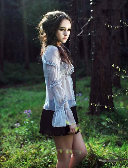 Rina 14 tuổi mang 2 dòng máu Ý và Nhật sở hữu gương mặt đẹp hút hồn. Rina được đánh giá có vẻ đẹp không tì vết, đôi mắt ngây thơ trong sáng cùng đôi chân dài miên man.