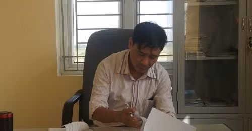 ông Nguyễn Hữu Khánh thẳng thắn cho biết là Đảng ủy xã giao đất cho ông Kim nên chính quyền không giải quyết? Ảnh: Tiến Thành