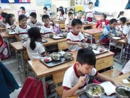 Bữa ăn của học sinh bán trú của học sinh. Ảnh Internet Bữa ăn của học sinh bán trú của học sinh. Ảnh Internet