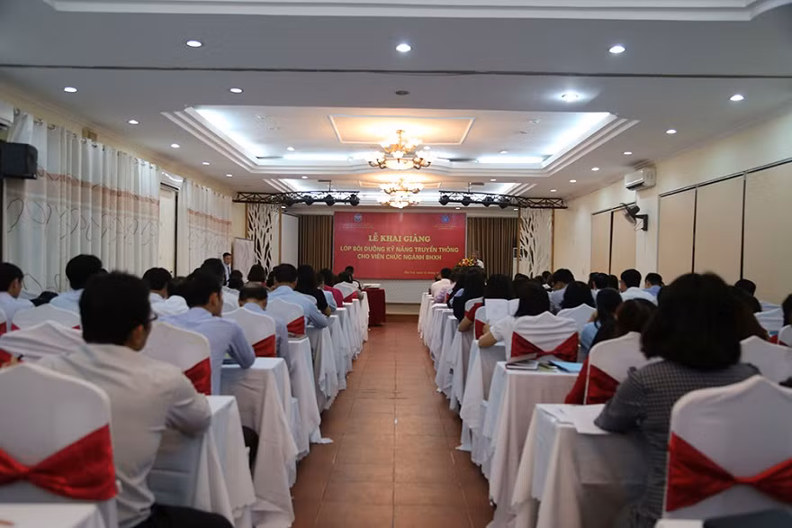 Nâng cao kỹ năng truyền thông cho viên chức Ngành Bảo hiểm xã hội.