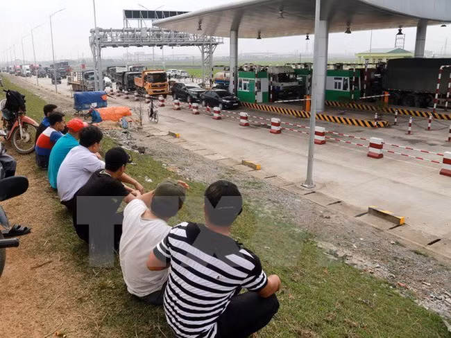 Trạm thu phí BOT Tam Nông (Phú Thọ) cũng đã từng bị người dân phản đối vị trí đặt trạm gây khó khăn cho đời sống của người dân ở khu vực này. ảnh: TTXVN. Trạm thu phí BOT Tam Nông (Phú Thọ) cũng đã từng bị người dân phản đối vị trí đặt trạm gây khó khăn cho đời sống của người dân ở khu vực này. ảnh: TTXVN.