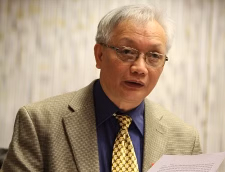 Tiến sĩ Nguyễn Tùng Lâm: “Nếu trả thù lao tượng trưng thì người ta cũng làm tượng trưng. Lao động của người thày giáo xứng đáng được trân trọng bằng tiền lương”. ảnh: Ngọc Quang.