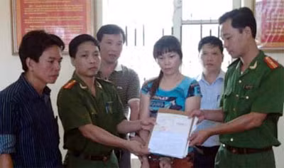 Bộ Công an bàn giao đối tượng Luyến cho Công an tỉnh Yên Bái. Bộ Công an bàn giao đối tượng Luyến cho Công an tỉnh Yên Bái.