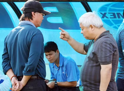 Bên cạnh lĩnh vực ngân hàng và bóng đá, bầu Kiên còn đầu tư vào rất nhiều lĩnh vực khác như du lịch, may mặc… Ông đã từng là Chủ tịch của Liên doanh dầu nhờn Caltex và Phó Chủ tịch của Liên doanh KFC Việt Nam. Bên cạnh lĩnh vực ngân hàng và bóng đá, bầu Kiên còn đầu tư vào rất nhiều lĩnh vực khác như du lịch, may mặc… Ông đã từng là Chủ tịch của Liên doanh dầu nhờn Caltex và Phó Chủ tịch của Liên doanh KFC Việt Nam.