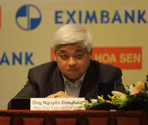 Năm 1994, ông cùng các ông Trần Mộng Hùng, Phạm Trung Cang, Trịnh Kim Quang xây dựng Ngân hàng Thương mại Cổ phần Á Châu (ACB), sau đó là Phó chủ tịch Hội Đồng Quản Trị trước khi chuyển thành Phó Chủ tịch Hội đồng sáng lập ACB. Năm 1994, ông cùng các ông Trần Mộng Hùng, Phạm Trung Cang, Trịnh Kim Quang xây dựng Ngân hàng Thương mại Cổ phần Á Châu (ACB), sau đó là Phó chủ tịch Hội Đồng Quản Trị trước khi chuyển thành Phó Chủ tịch Hội đồng sáng lập ACB.