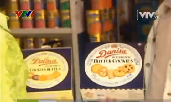 Hộp bánh Dalina được làm nhái thương hiệu bánh Danisa của Đan Mạch. (Ảnh cắt từ clip VTV). Hộp bánh Dalina được làm nhái thương hiệu bánh Danisa của Đan Mạch. (Ảnh cắt từ clip VTV).
