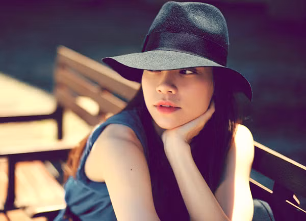 Cô bật mí, sẽ không hát nhạc dance, biểu diễn vũ đạo sôi động mà chỉ mang đến các bản ballad trữ tình, dịu dàng như: 'Bến bờ yêu thương', 'Hãy nói với em', 'Tìm lại giấc mơ', 'Sao ta lặng im', 'Một lần cuối thôi'… trong đêm nhạc ấm cúng sắp tới.